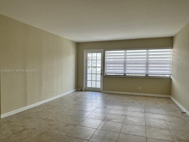 Building Photo - 401 Golden Isles Dr