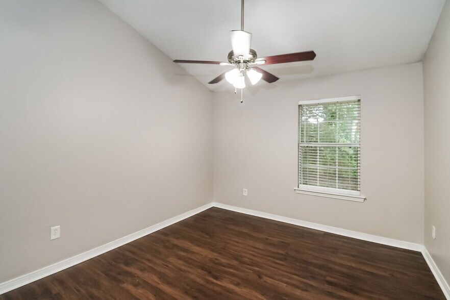 Building Photo - 2530 Fox Hill Ln