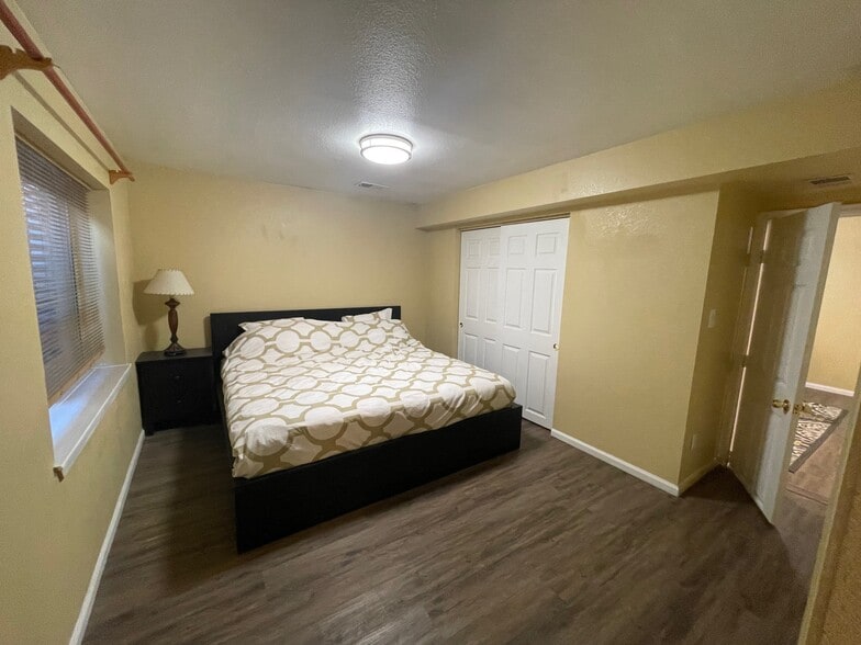 Building Photo - 1510 W Maple Ave