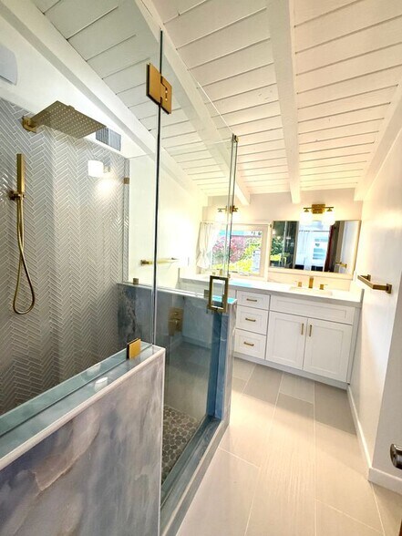 Building Photo - 2508 Vía Amador