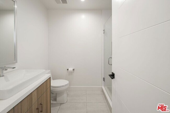 Building Photo - 735 N Gramercy Pl