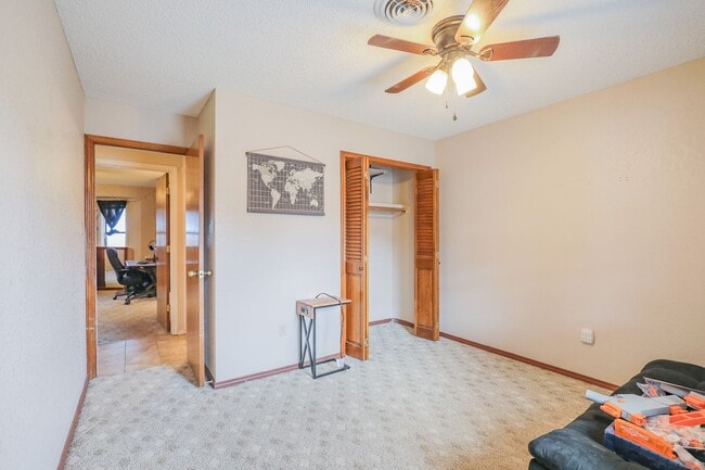 Building Photo - 3 Bedroom 2 Bath Home