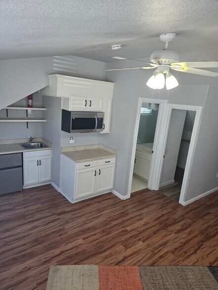Building Photo - 5220 Academy Dr