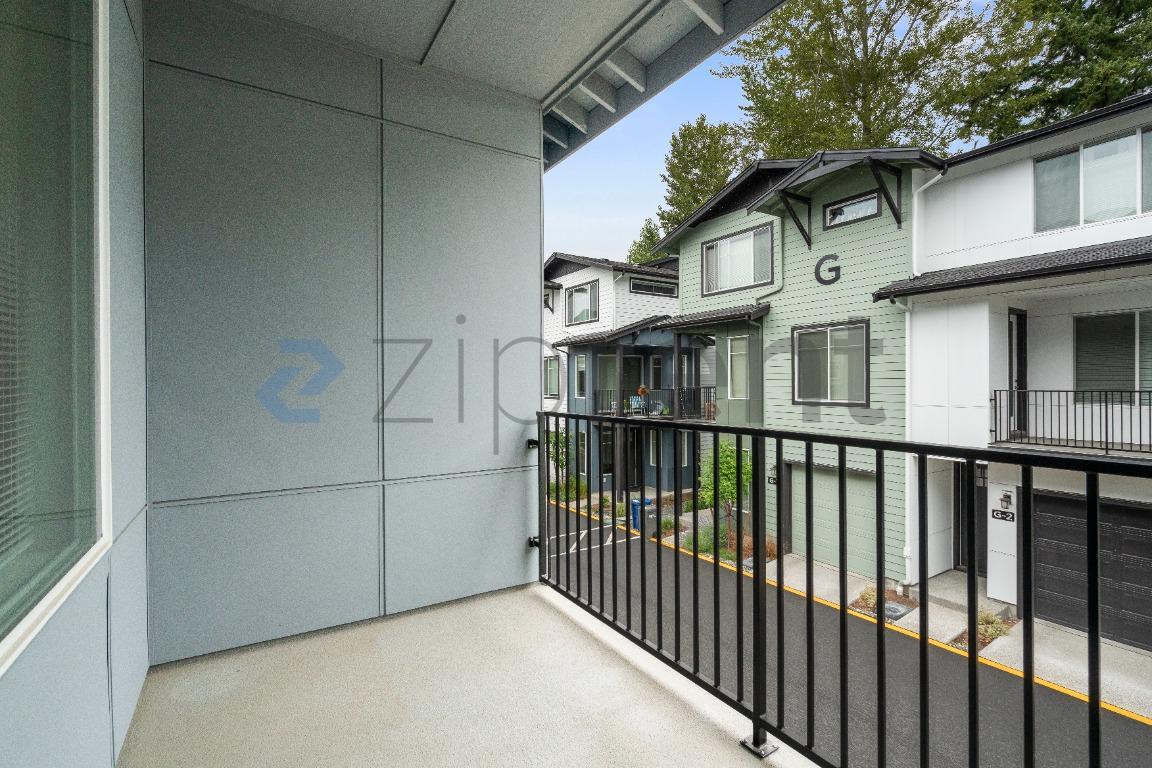 Building Photo - Unit H4
