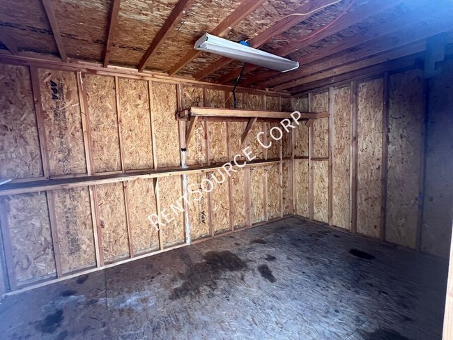 Building Photo - 440 Lillian Dr