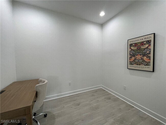 Building Photo - 6984 Saona CT