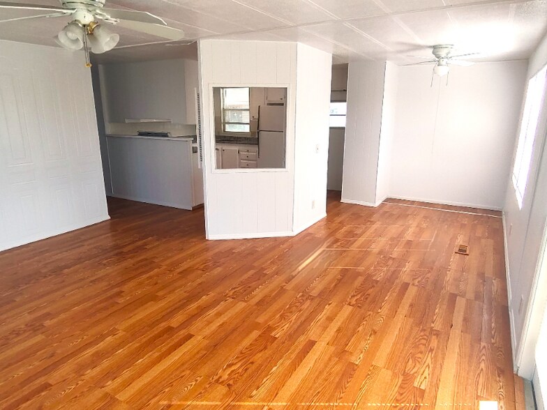 Building Photo - 900 9th Ave E