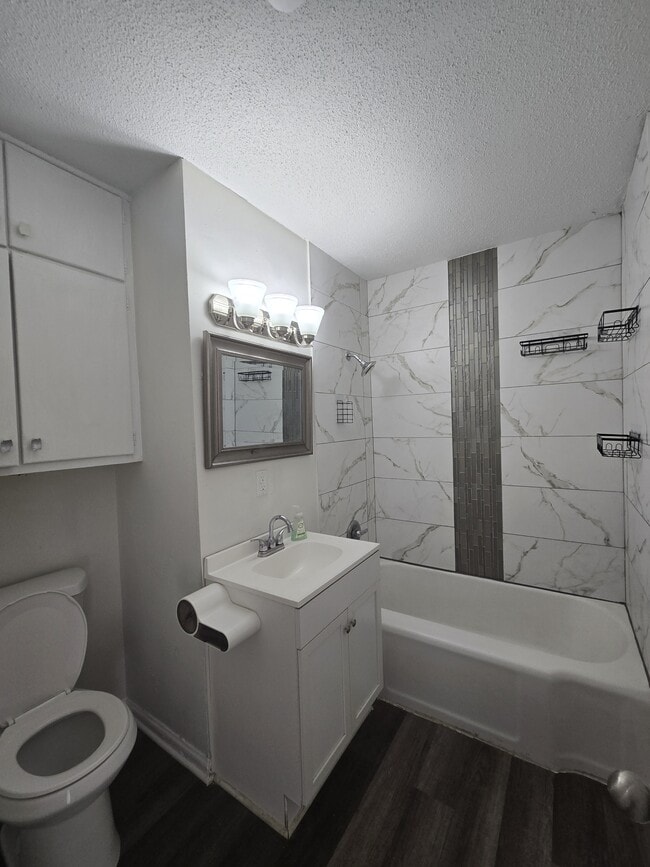 Building Photo - 1102 Dellrose