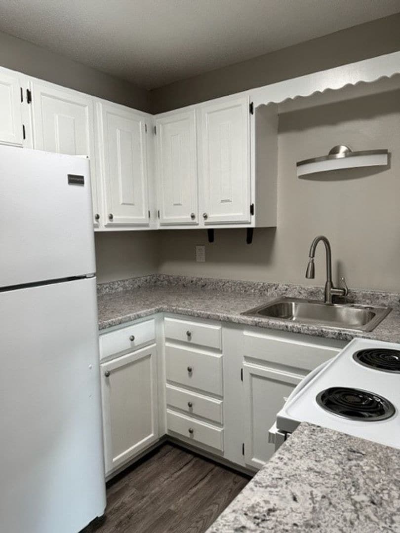 Building Photo - 216 Colonial Heights Rd