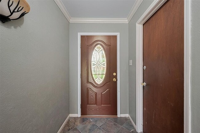 Building Photo - 2027 Briar Ridge Dr