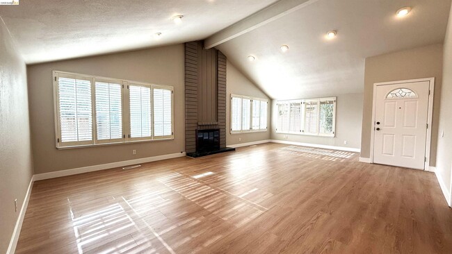 Building Photo - 4398 N Spoonwood Ct