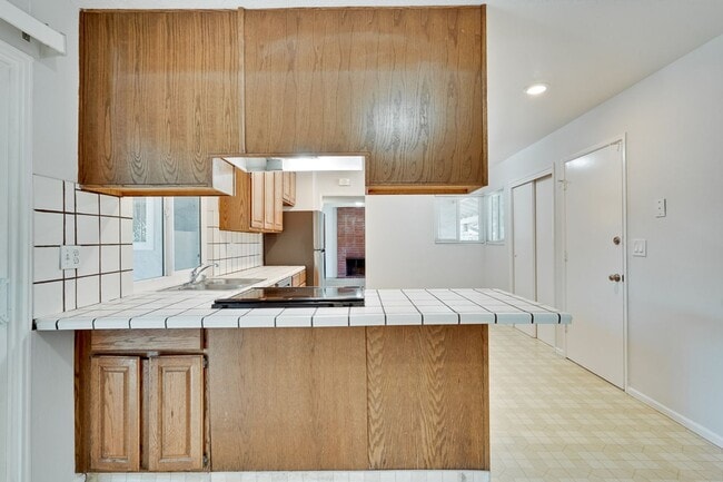 Building Photo - Spacious 3 Bedroom 2 Bath Home with 2 Car Garage and Central Air Conditioning
