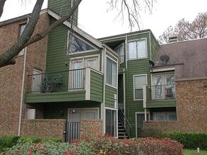 Building Photo - 9815 Walnut St