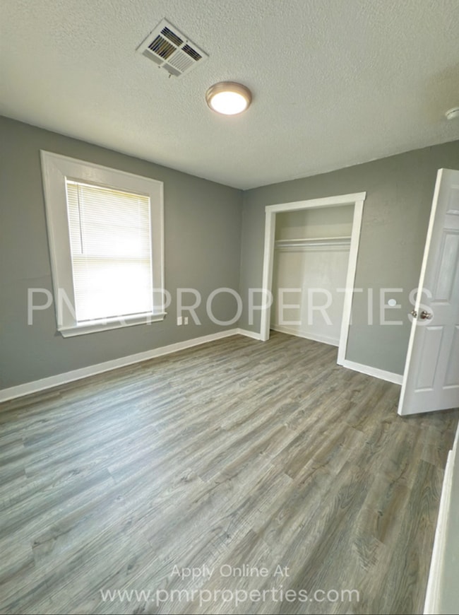 Building Photo - 4 Bedrooms - 1 Bathroom House.