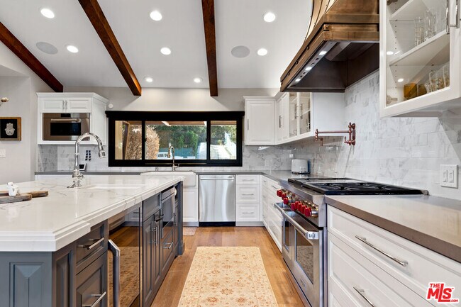 Building Photo - 4920 Llano Dr