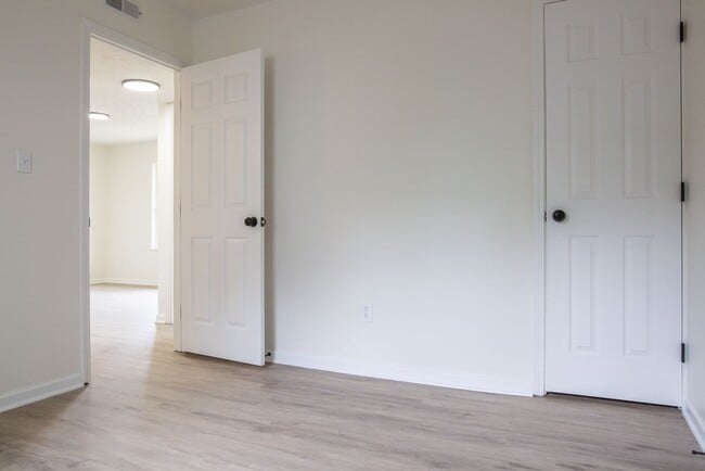 Building Photo - 731 E Deshler Ave