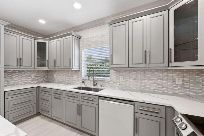 Building Photo - 522 Lucky Ln