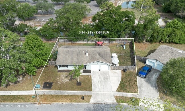 Building Photo - 972 Dostie Cir