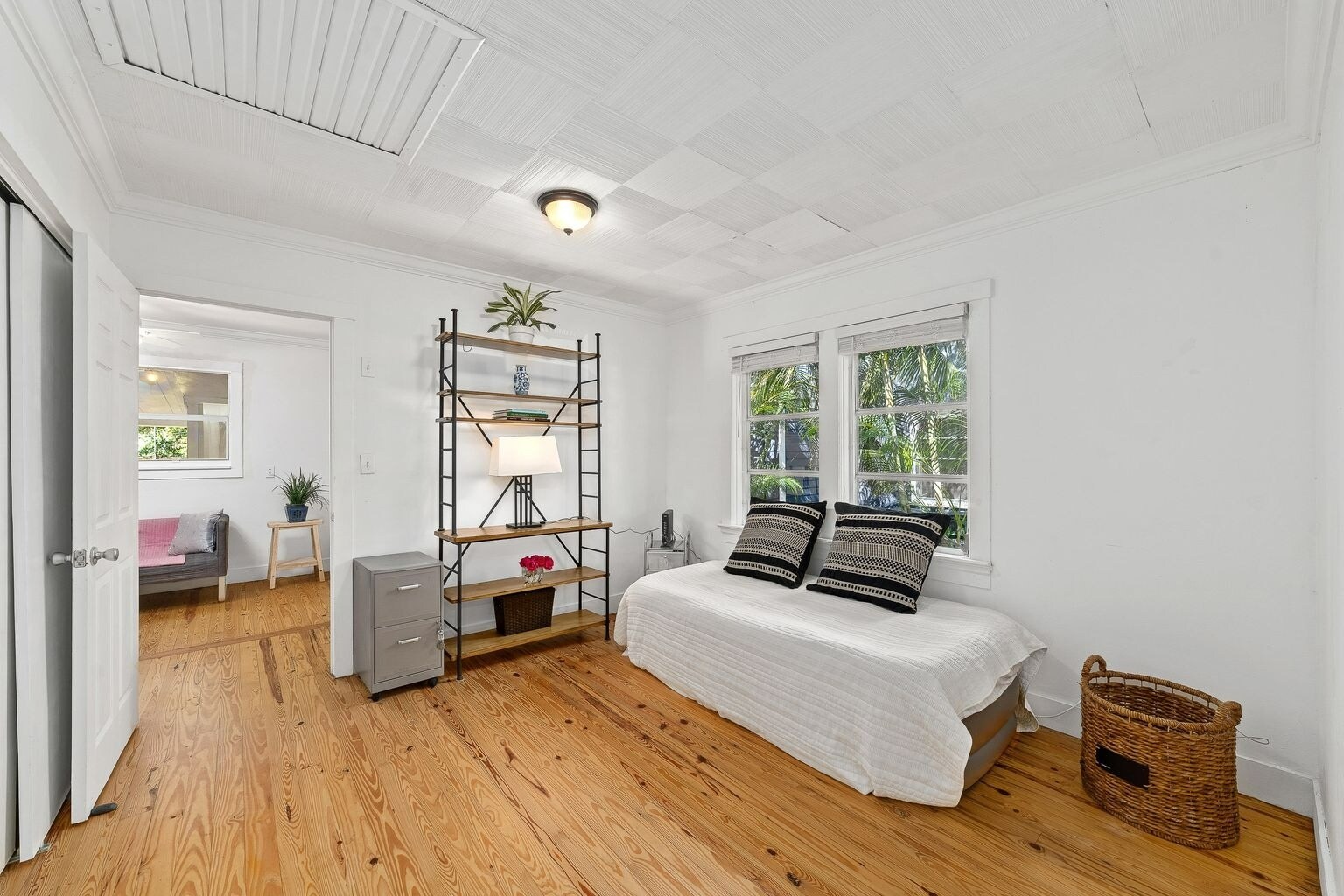 Building Photo - 221 S M St