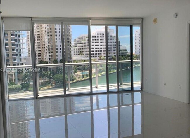 Building Photo - 495 Brickell Ave