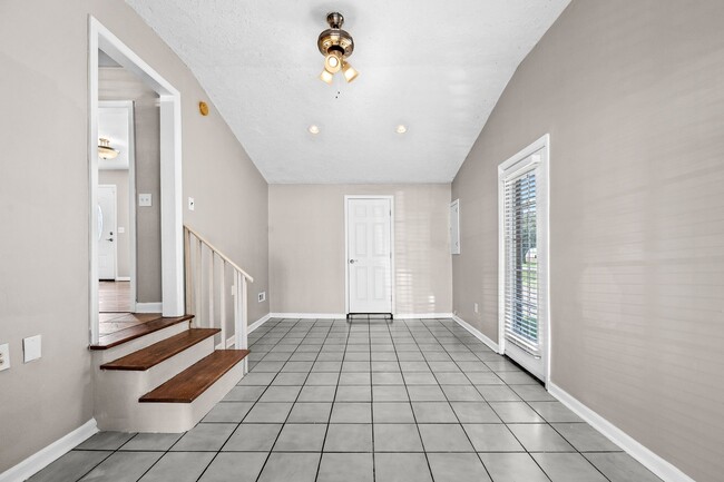 Building Photo - 3308 W Hamilton Ave