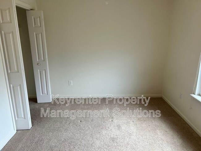 Building Photo - 2055 Hampton Dr