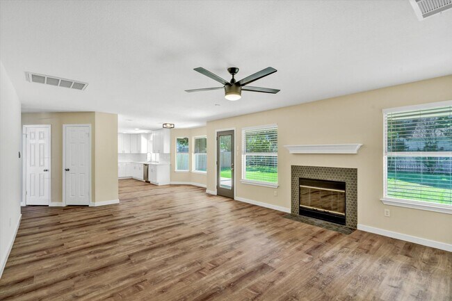 Building Photo - 412 Steeplechase Dr