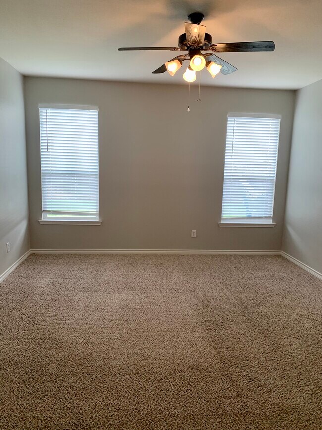 Building Photo - 1415 Millbrook Ln