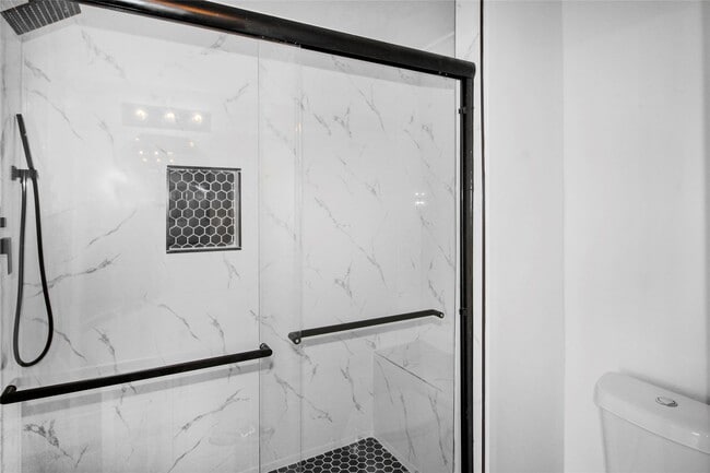 Building Photo - 511 Chaseway Dr