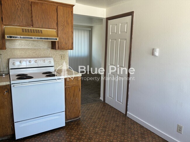 Building Photo - 450 H St