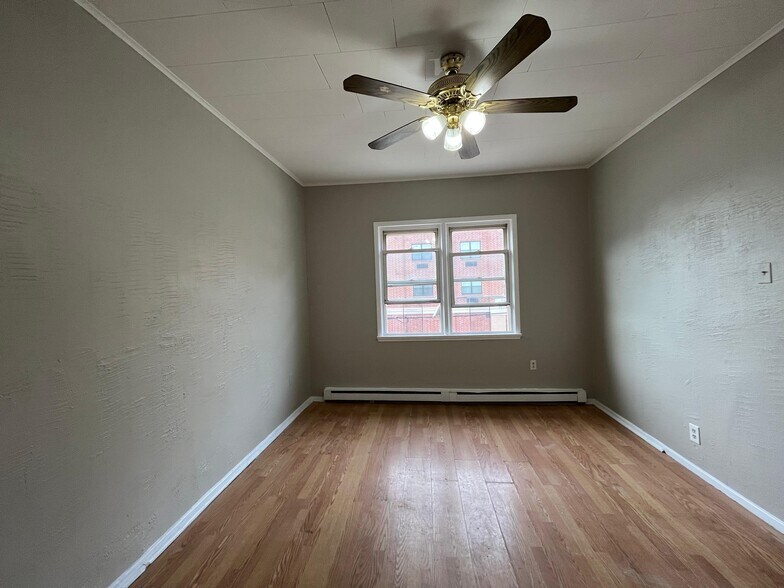 Building Photo - 326 Avenue E