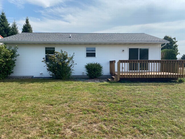 Building Photo - Beautiful 3 Bedroom Single Family Home in ...