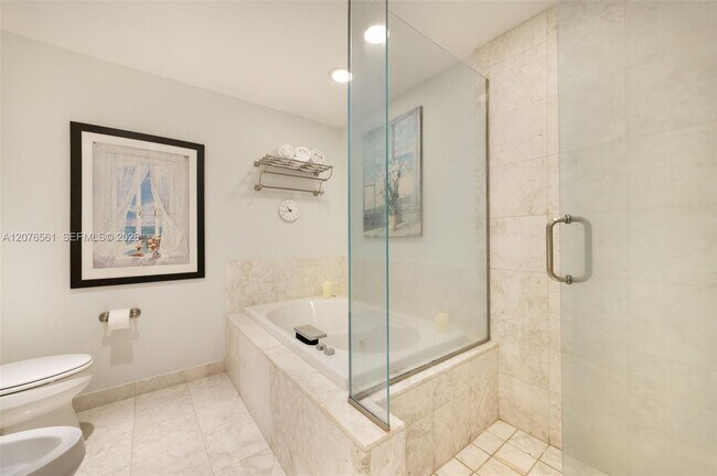 Building Photo - 1331 Brickell Bay Dr