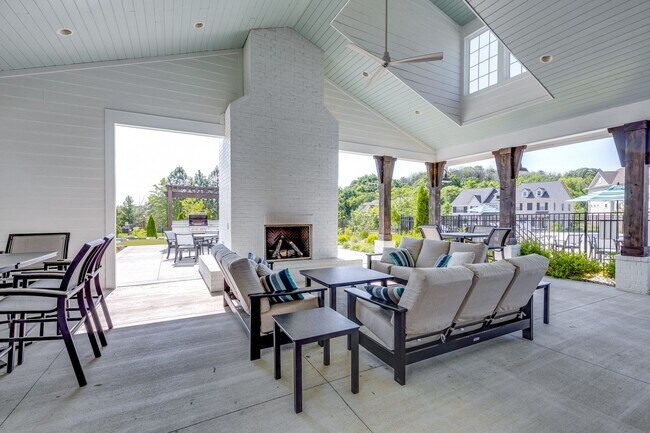 Building Photo - Stunning Condo with Garage space