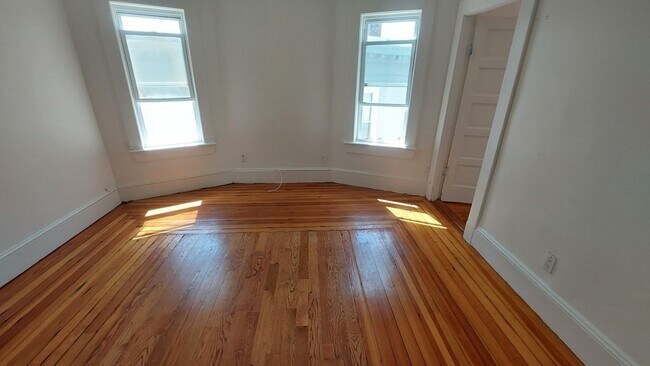 Building Photo - 7 Topliff St