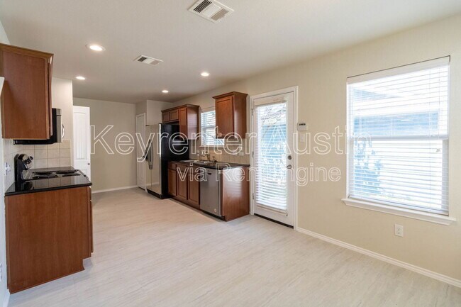 Building Photo - 1704 Sand Hills Dr
