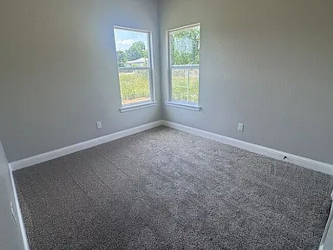 Building Photo - 3211 Bourland St