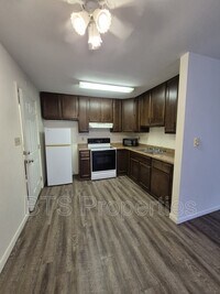 Building Photo - 5917 W Plank Rd