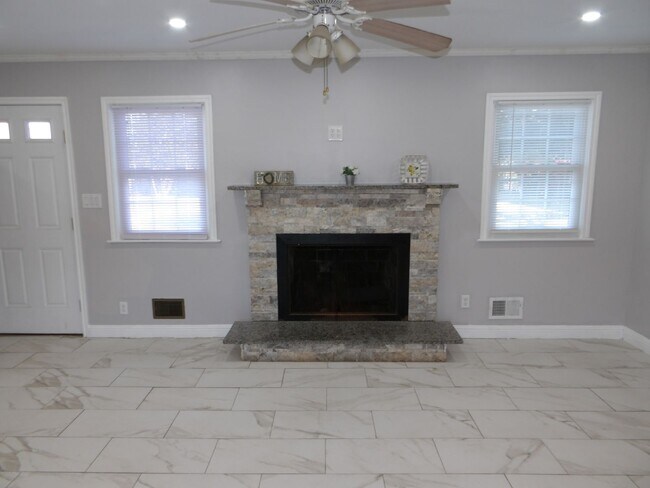 Building Photo - Single Family Home in Pine Valley Area!