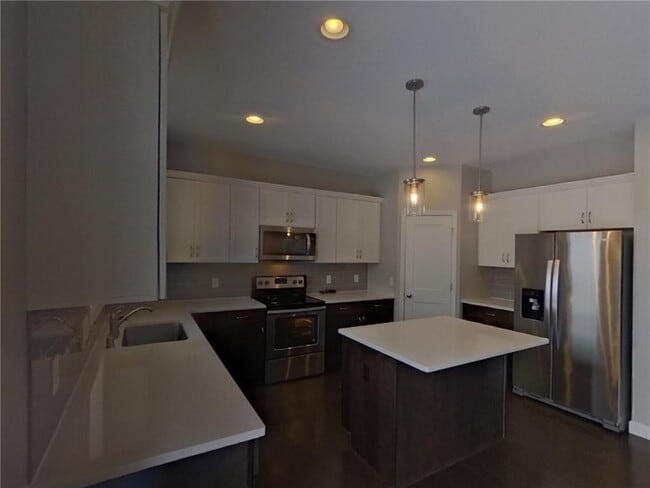 Building Photo - 14060 Ailesbury Ave