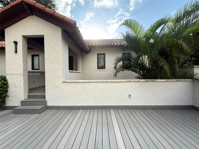 Building Photo - 455 Amalfi Ave