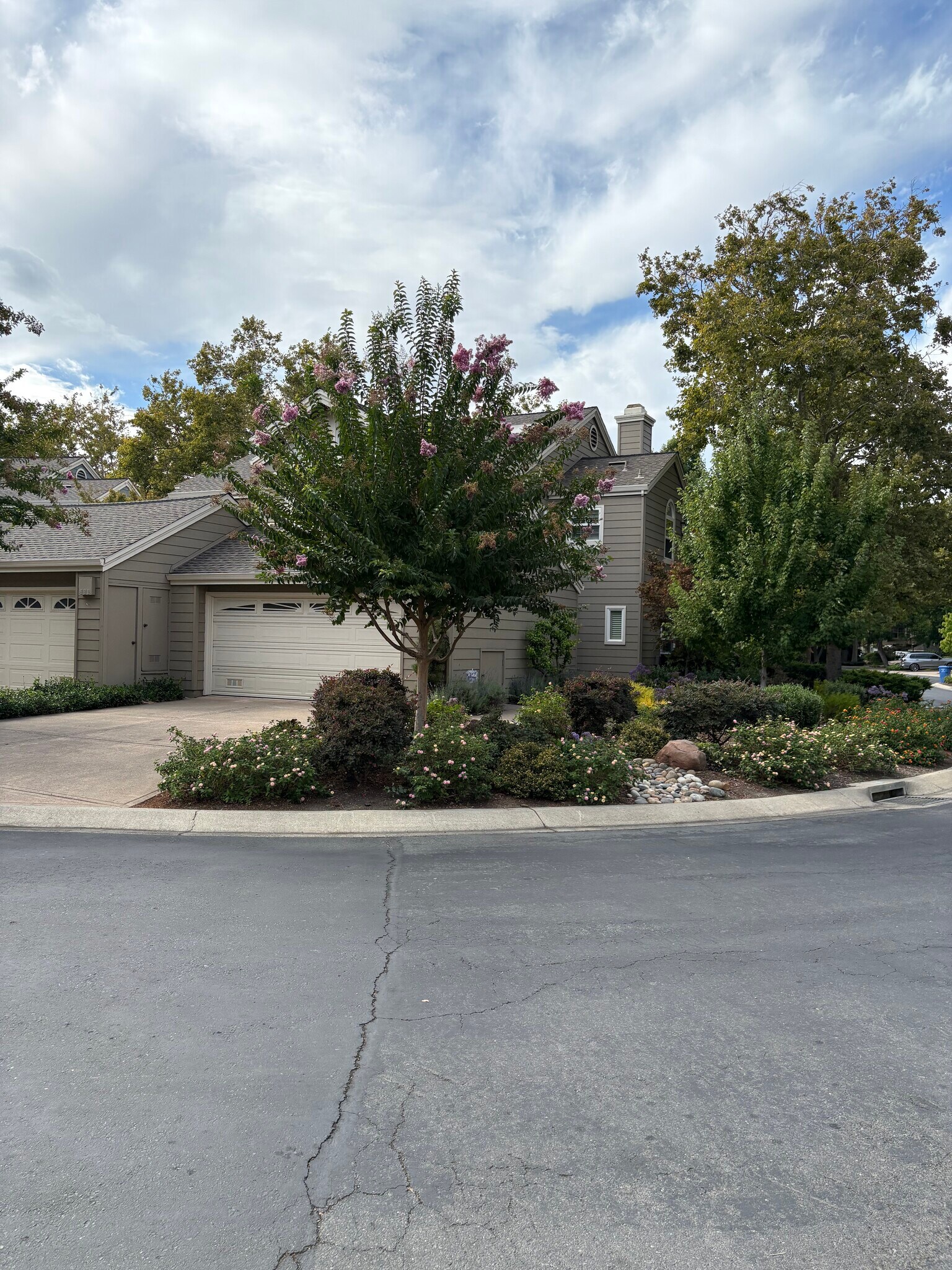Building Photo - 1938 Stratton Cir
