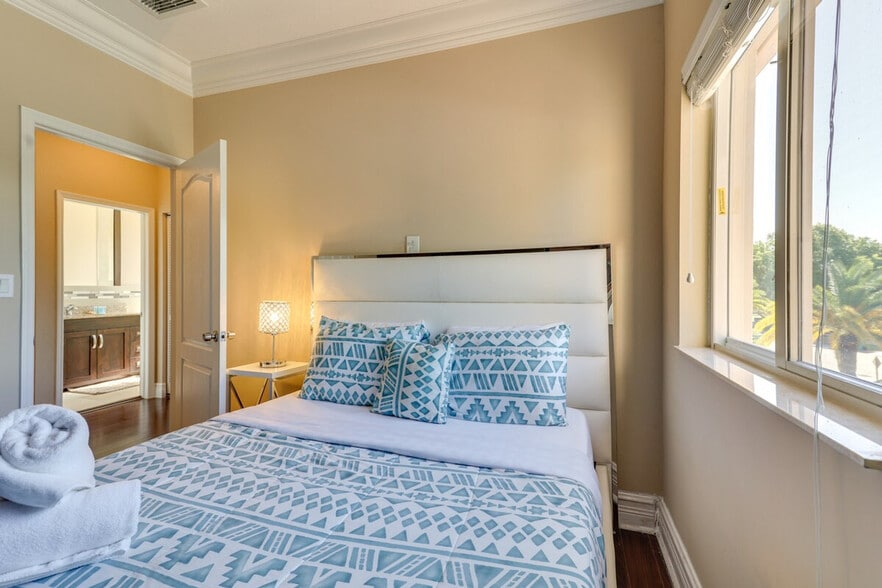 Building Photo - 16445 SW 52nd St