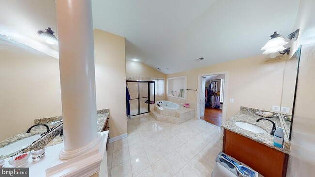 Building Photo - 5505 Victory Loop