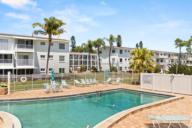 Building Photo - 2425 Flamingo Blvd