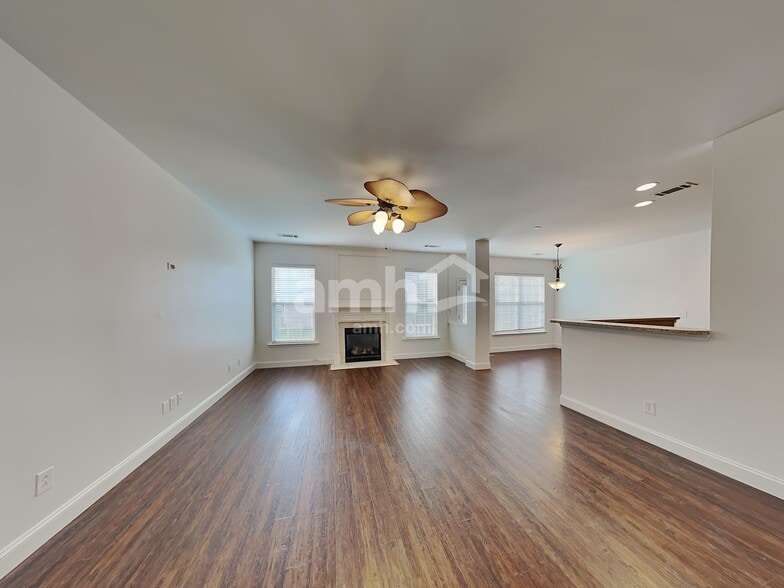 Building Photo - 4059 Houldsworth Dr