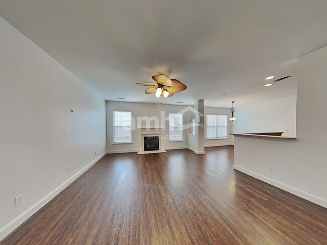 Building Photo - 4059 Houldsworth Dr