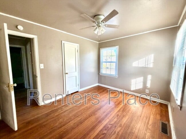 Building Photo - 957 E 37th Pl