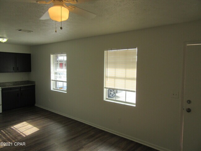 Building Photo - 2814 N Panama Ave