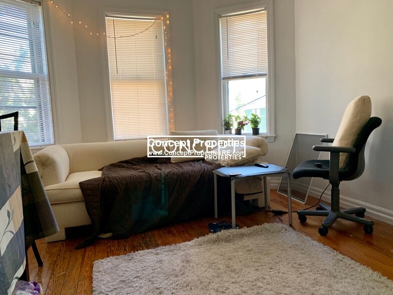 Building Photo - 26 Haskell St